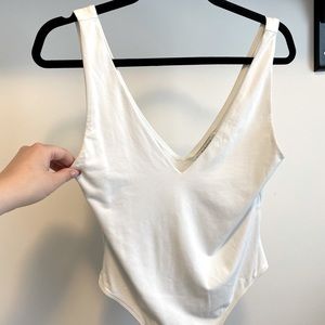 Aritzia Wilfred Contor V Neck Bodysuit Size Large
